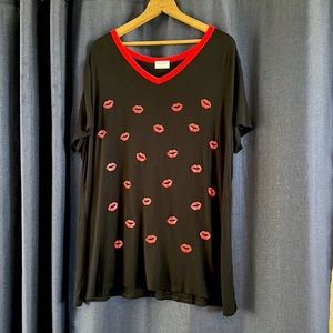 3X Women’s Free Kisses lips plus A-line t-shirt like Torrid love Valentine’s Day